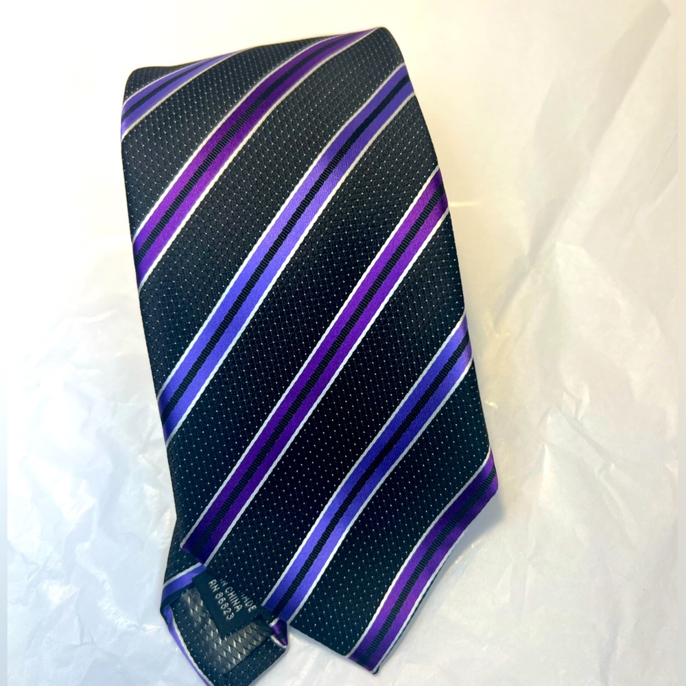 COLOURS BY ALEXANDER JULIAN TIE